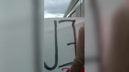 Prato, il video dell'aggressione ai lavoratori che protestano contro lo sfruttamento