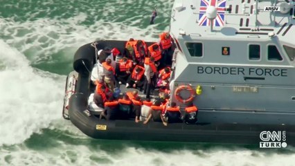 İngiltere göçmen politikasında değişikliğe gidiyor: Kalıcı oturum için 20 yıl bekleyecekler