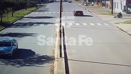 Persecución a toda velocidad a un jóven que evadió los controles policiales