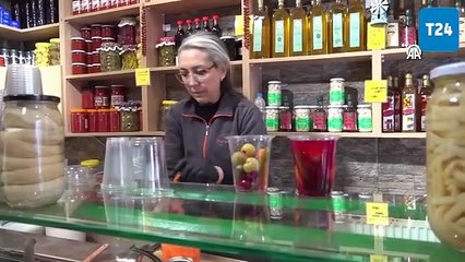 "Neşeli Günler" filmi gerçek oldu: Boşanmış çiftin turşu savaşları!