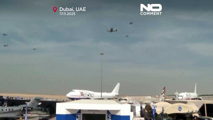 Dubai Airshow: aerei acrobatici si esibiscono, la Russia partecipa all'evento