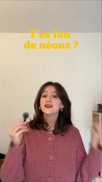 Si t’aimes les néons, tu vas adorer Bruce Nauman ! 💡✨Ses œuvres lumineuses, ses performances et ses clowns flippants sont là pour te faire réfléchir… et te bousculer un peu 😉Et toi t’en pense quoi ?