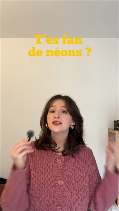 Si t’aimes les néons, tu vas adorer Bruce Nauman ! 💡✨Ses œuvres lumineuses, ses performances et ses clowns flippants sont là pour te faire réfléchir… et te bousculer un peu 😉Et toi t’en pense quoi ?