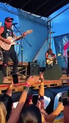 La Renga volvió a cantar Panic Show con un enano disfrazado de Milei