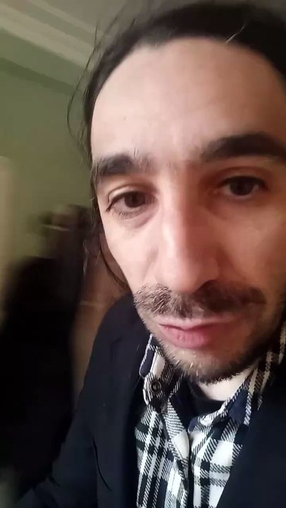 Présentateur : "Visite à domicile"