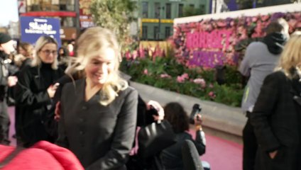 Renée Zellweger reacts to Bridget Jones Statue!