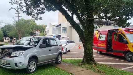 Ecosport e HB20 se envolvem em colisão no Centro de Cascavel