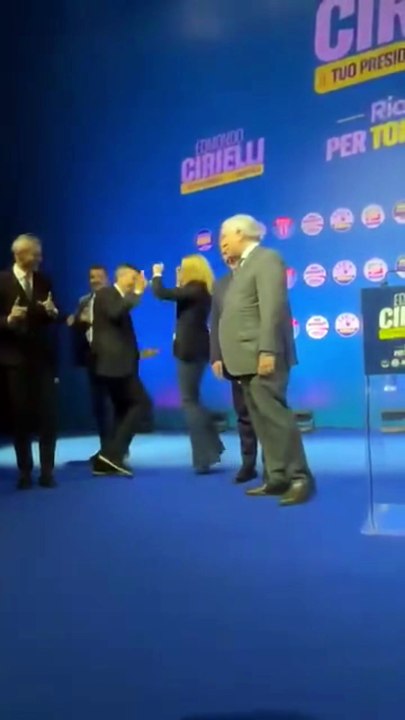 Solombrino - Vengono  in Campania a prendere i voti promettendo la luna (17.11.25)
