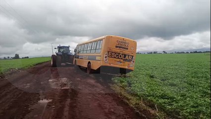 Moradores do São Francisco sofrem com lama, apagão e descaso em Cascavel