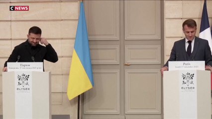 Emmanuel Macron et Volodymyr Zelensky signent un accord sur l'armement de l'Ukraine