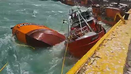 En Caleta Paula se hundieron tres barcos pesqueros por el temporal