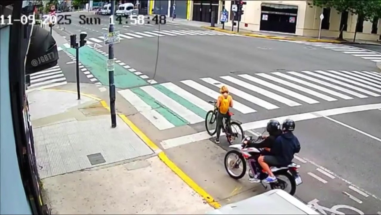 Brave tourist takes down phone-snatchers who targeted her at traffic lights