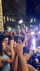 Zema é vaiado ao acender iluminação de Natal na Praça da Liberdade