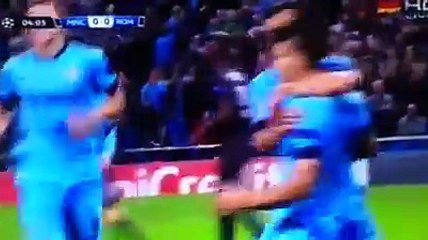 Sergio Aguero ghi bàn mở tỉ số từ Chấm 11 m trong trận Man City và Roma