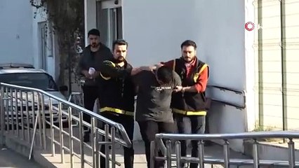 ‘Ne bakıyorsun kafanı keserim’ dedi komşusunu öldürdü, 2 oğlunu yaraladı!