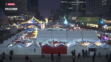 Le marché de Noël de la Défense attire de plus en plus de monde