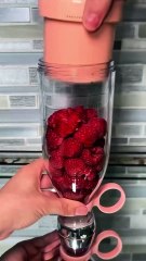 Fresh smoothie in 30 seconds using this portable blender