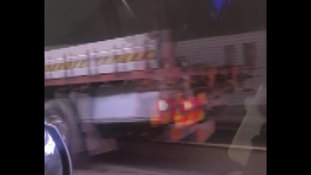 고속도로 터널에서 화물차 사고 뒤 화재...1명 사망 / YTN