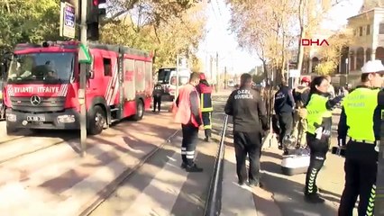 Beyoğlu’nda tramvayın motosiklete çarpma anı kamerada