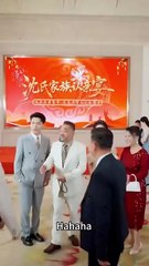 In her past life, she was born a lucky koi, bringing glory to her family, but after exhausting her fortune, she was driven out by her ungrateful family. In this new life, she cuts off familial ties and coldly watches as they are plagued by misfortune and