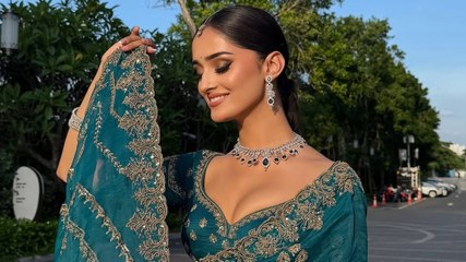 Miss Universe: Manika Vishwakarma ने नीली रंग की साड़ी में दिखाया जलवा!