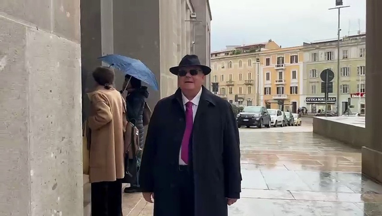 Accusato di aver speso 3 milioni della Regione per viaggi e ville: Giampiero Sanna davanti al gip