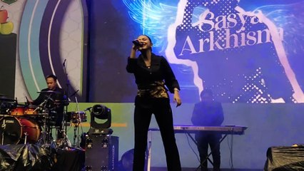 SASYA ARKHISNA dengan lagunya RUNGKAT