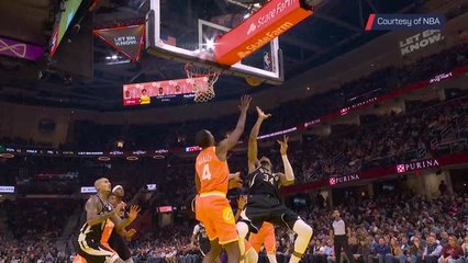 Giannis exits Bucks loss with injury