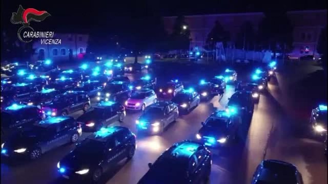 Traffico di droga, maxi operazione dei carabinieri a Vicenza: 20 arresti. Il video