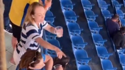 Cazada una aficionada racista y xenófoba en el fútbol: "¡Mira tu color... no queremos pobres!"