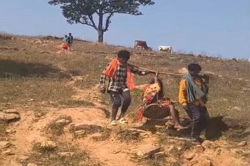 गर्भवती नाबालिग को झेलगी में ढोकर पथरीली राहों पर चले 3 किमी, रास्ते में हुआ बच्चे का जन्म