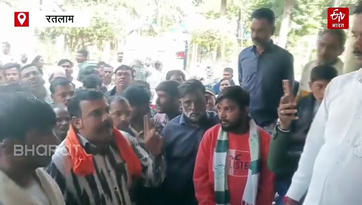 'हमारी रोजी-रोटी छीन रहा प्रशासन', रतलाम में सब्जी विक्रेताओं का चक्का जाम