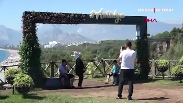 Antalya’da sahiller, yabancı turistlere kaldı