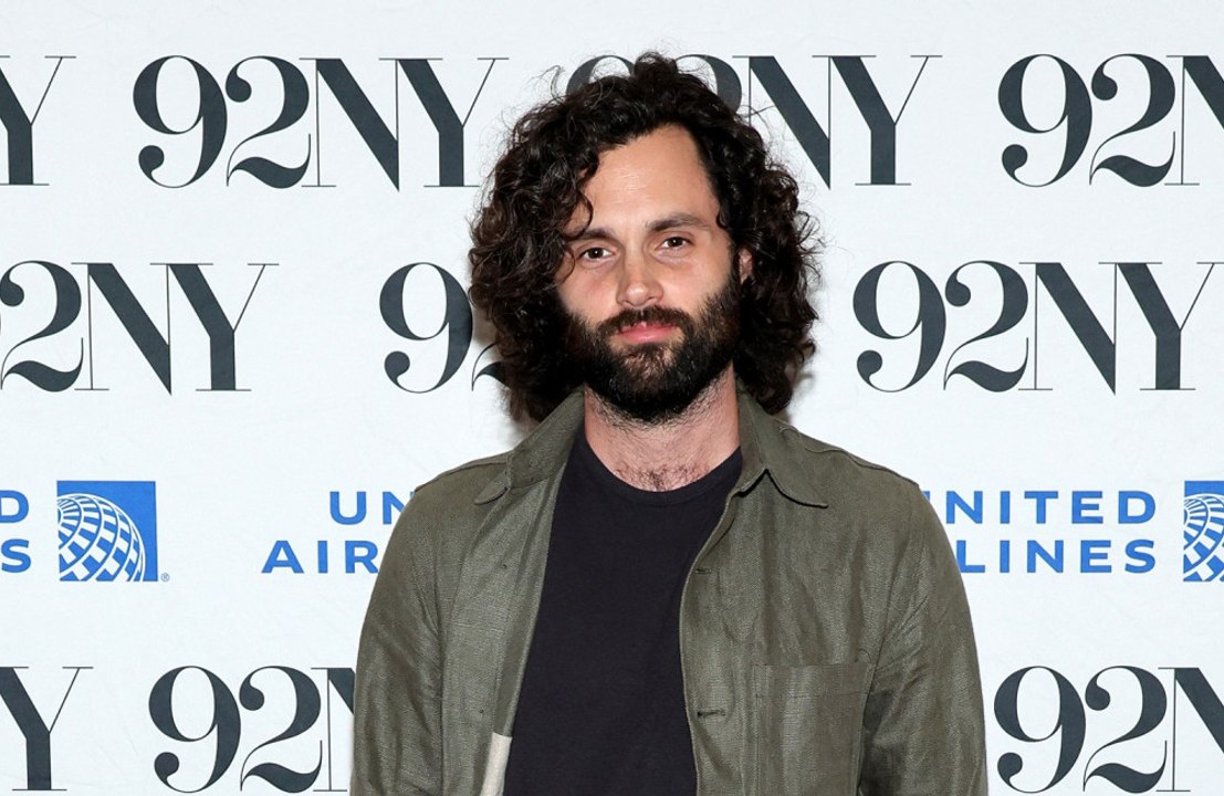 Penn badgley will über ruhm 'transparent' sein
