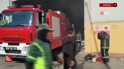 Antalya'da geri dönüşüm fabrikasındaki yangın korkuttu