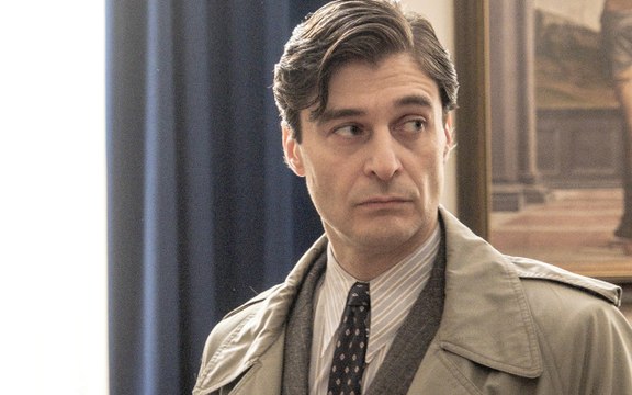 Lino Guanciale nella nuova puntata di Il commissario Ricciardi: clip in anteprima