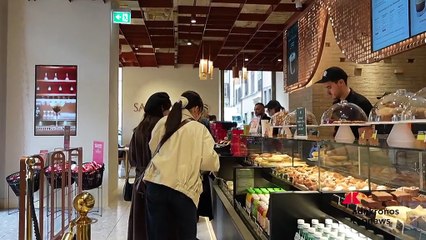 Starbucks celebra un anno del flagship romano: tra arte, caffè e comunità