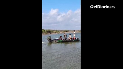 Imágenes del grupo de estadounidenses que ha cruzado este lunes la frontera de México para colocar carteles de "zona restringida". Conibio Global A.C.