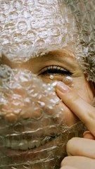 You Won’t Believe Why This Girl Put Bubble Wrap on Her Face — Hilarious Viral Moment!