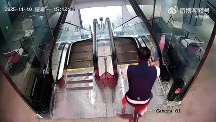 Prendre l'escalator à vélo... idée débile