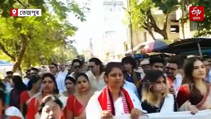 জুবিন গাৰ্গৰ গুণগানেৰে মুখৰিত তেজপুৰৰ ৰাজপথত; প্ৰাণৰ শিল্পী হাতৰ চাপ মুকলি