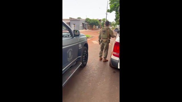 Jovem preso com caminhonete abarrotada de agrotóxicos contrabandeados é trazido para a PF de Cascavel