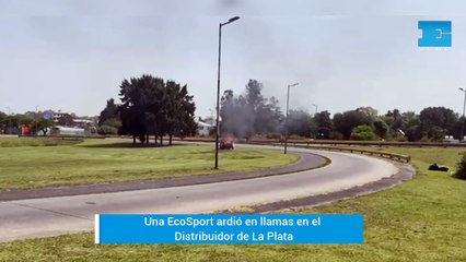 Una Ecosports ardió en llamas en el Distribuidor de La Plata