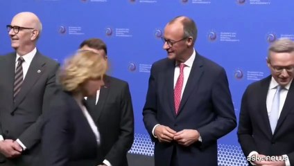 Ue, Macron: "preferenza europea" in settore tecnologico