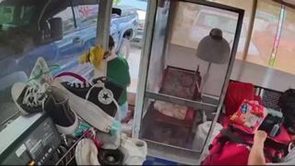 Delivery Woman Mixes Up Items