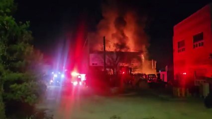 안성 공구 수리업체 건물에서 불...직원 2명 대피 / YTN