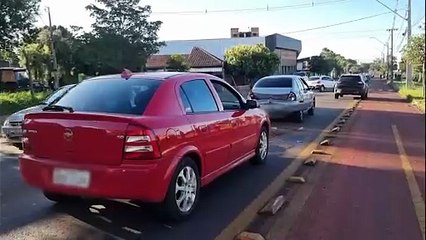 Acidente em Avenida Tito Muffato envolve três veículos