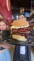 Amor y Amistad en el Club de Caballeros