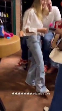 Zé Felipe é flagrado em momento íntimo com mulher durante festa de Ana Castela; assista