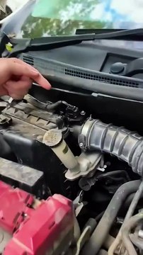 🚨 ĐÈN VÀNG CHECK ENGINE sáng lên là biết “toi” rồi… nhưng 90% anh em OAN ỦNG quá trời! 😱 Không phải hỏng nặng, không phải thay máy đâu… Chỉ cần lau đúng 1 món đồ bé tí này là đèn TẮT NGAY lập tức, xe chạy mượt như mới!⚡🚗